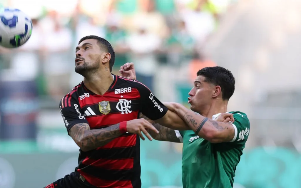 Flamengo e Palmeiras fizeram jogo mais brigado do que jogado e o rubro-negro levou a melhor