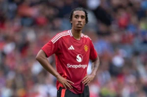 Leny Yoro, Manchester United