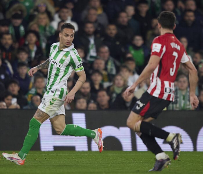 Antony em sua partida de estreia com a camisa do Real Betis