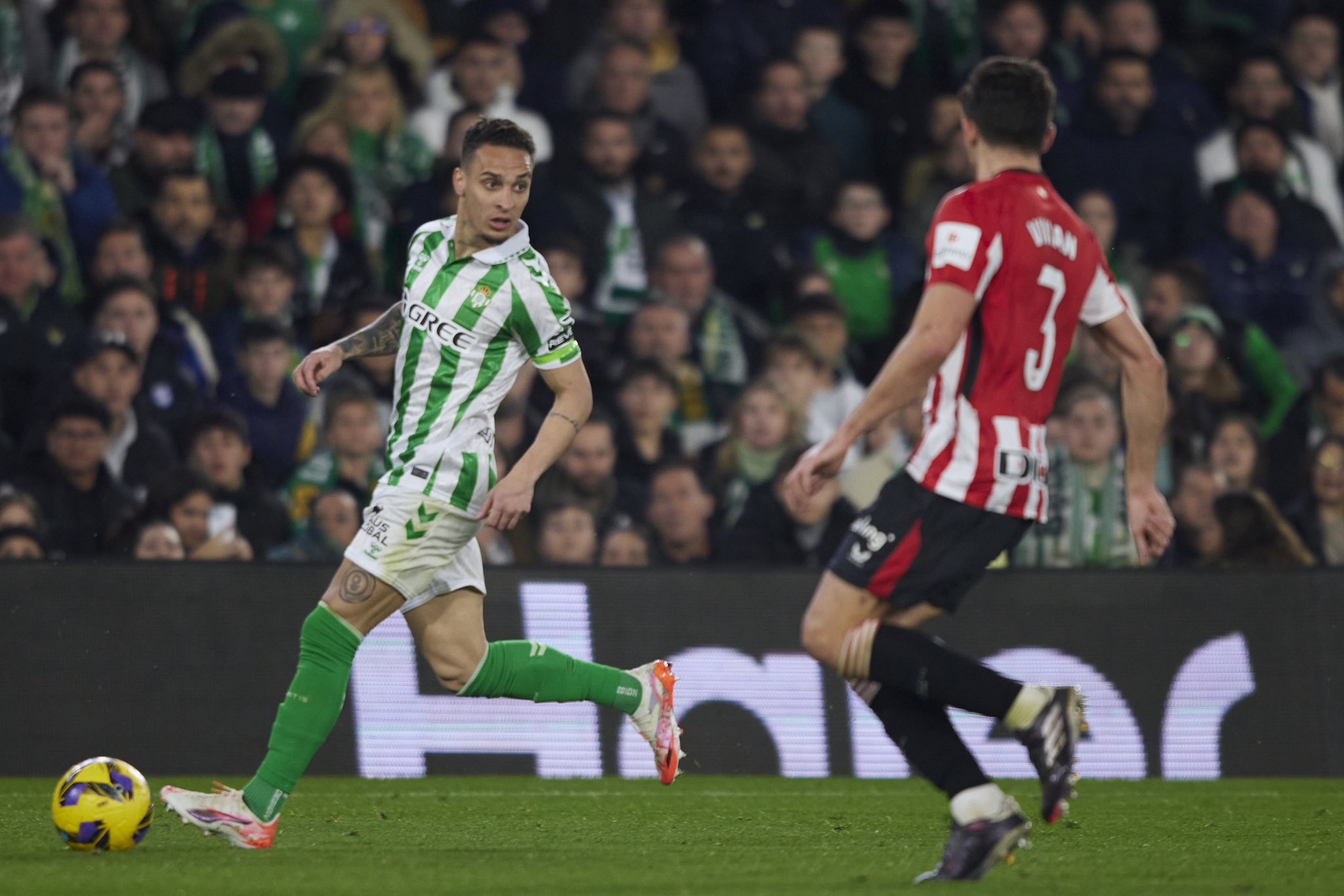 Antony em sua partida de estreia com a camisa do Real Betis