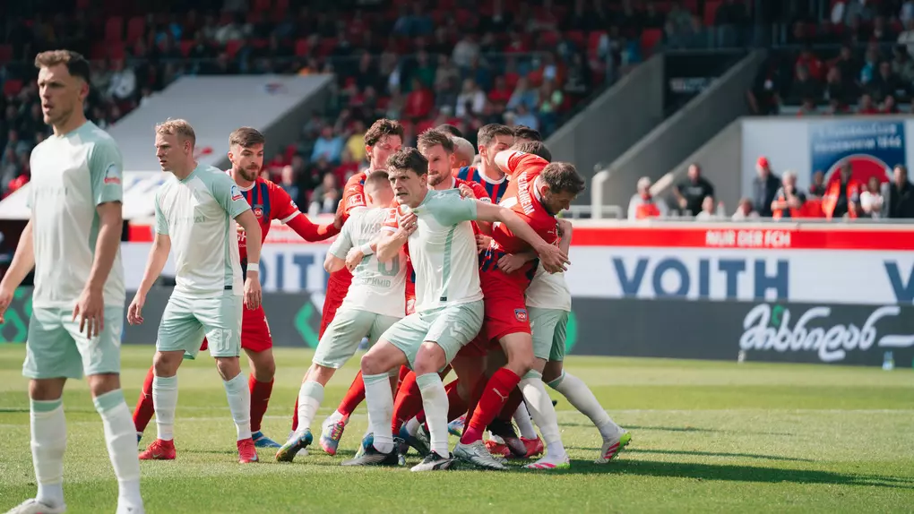 Na última rodada da Bundesliga, o Heidenheim perdeu, em casa, para o Werder Bremen, por 4 a 1. 