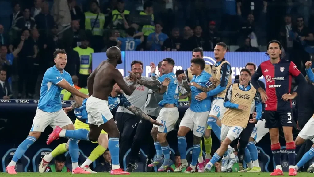 Napoli vence Cagliari na última rodada e se sagra campeão da Série A italiana