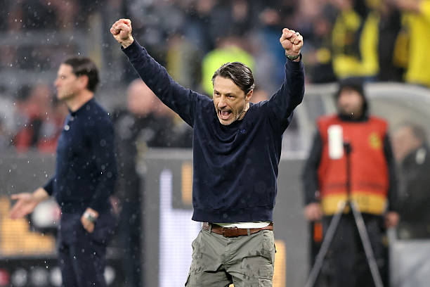 O treinador do Borussia Dortmund comemora mais uma vitória.