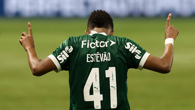 Em noite feliz, Estevão é um dos artilheiros do Verdão nesta temporada de 2025.