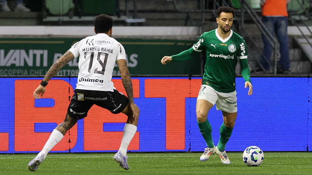 Felipe Anderson se machucou no decorrer da partida e teve de ser substituído por Mayke.