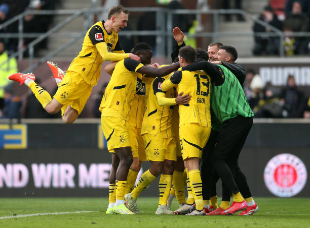 Na última rodada da Bundesliga, Eintracht Frankfurt, Freiburg e Borussia Dortmund estão na briga pela última vaga para a Champions League.