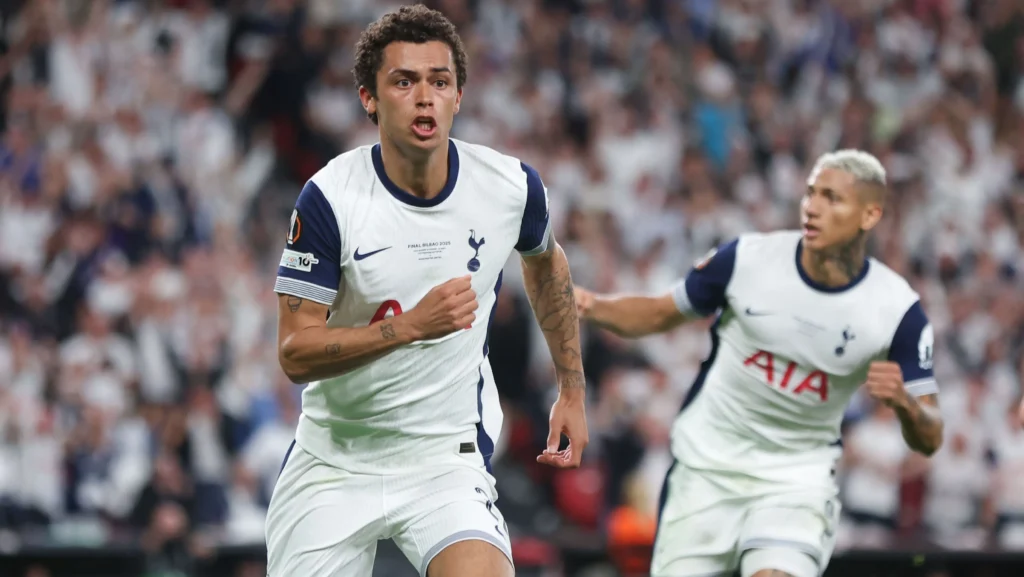 Tottenham venceu o Manchester United no dia em que Inglaterra invadiu o País Basco. Foto: Divulgação/Tottenham Hotspur.