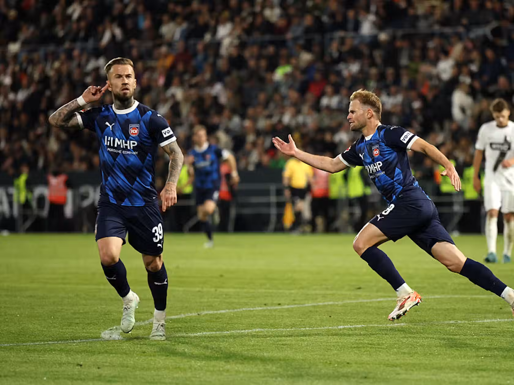 Léo Scienza marca no fim, Heidenheim vence Elversberg e se garante na Bundesliga