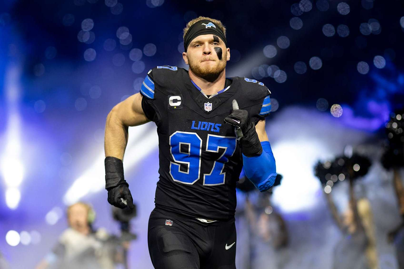 DETROIT, MICHIGAN - SEPTEMBER 30: Aidan Hutchinson #97 of the Detroit Lions takes the field prior to an NFL football game against the Seattle Seahawks at Ford Field on September 30, 2024 in Detroit, Michigan. (Photo by Michael Owens/Getty Images)Michael Owens/Getty Images