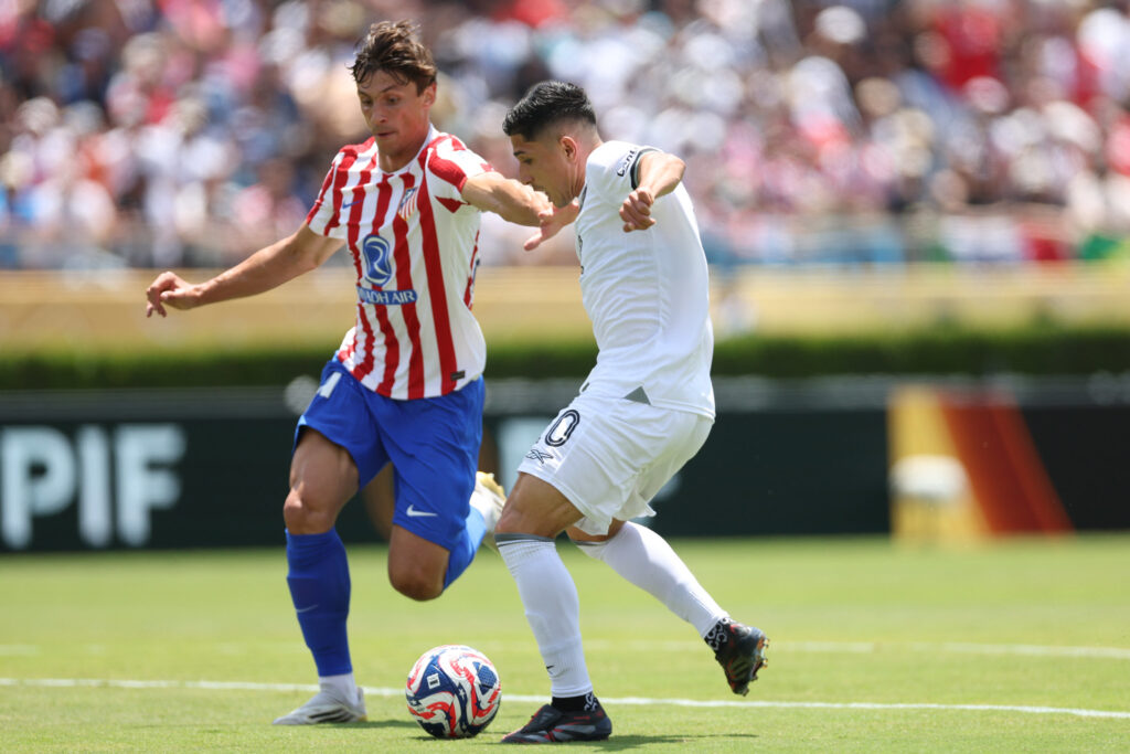 Savarino teve chance de abrir o placar, mas parou em boa defesa de Oblak