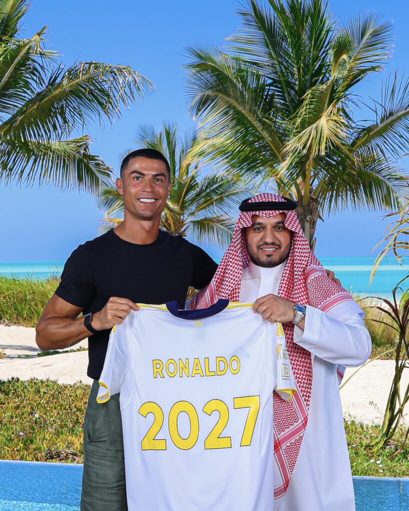 Cristiano Ronaldo acerta renovação de contrato com o Al-Nassr. Novo vínculo é válido até 2027
