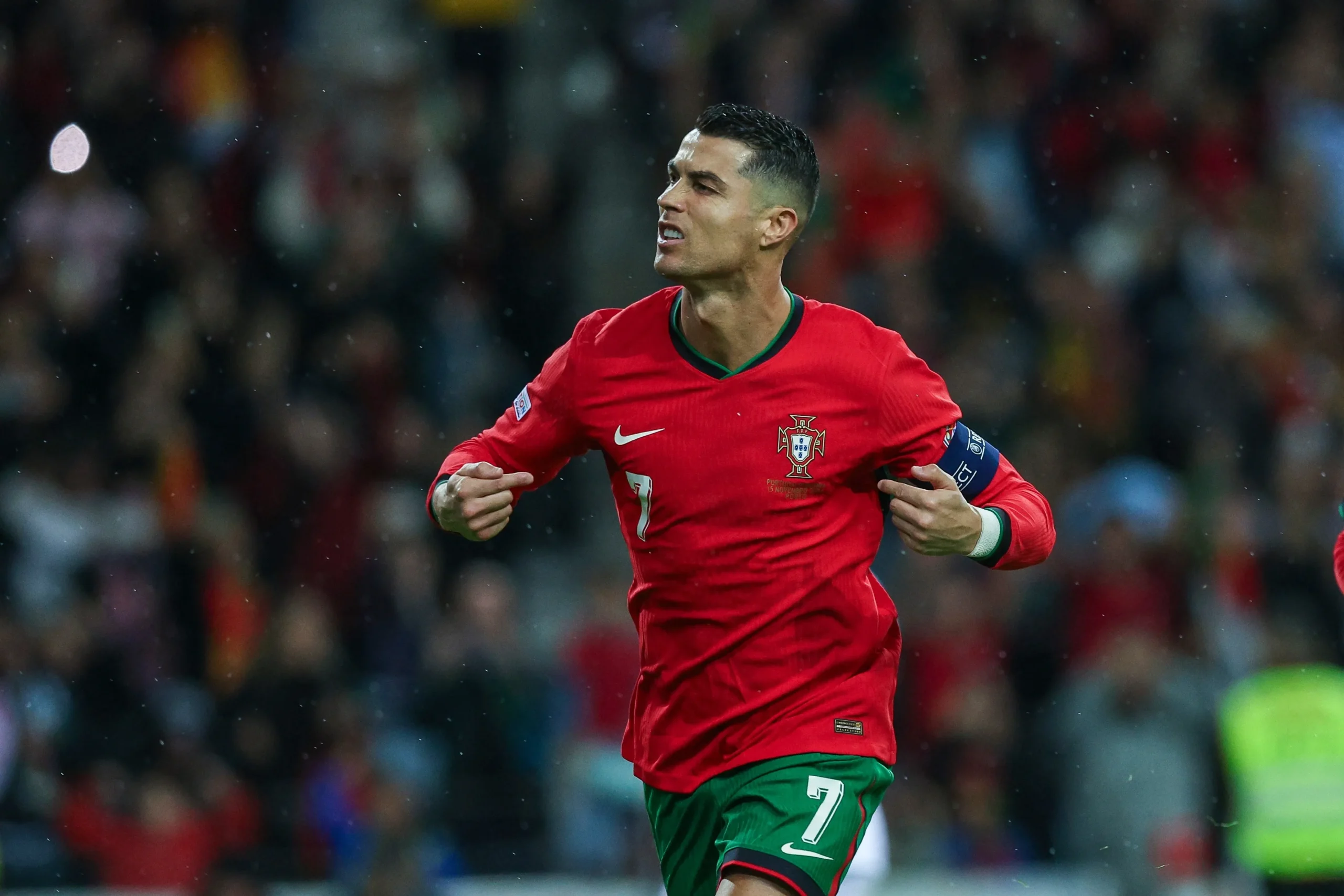Cristiano Ronaldo vestindo a camisa da Seleção de Portugal