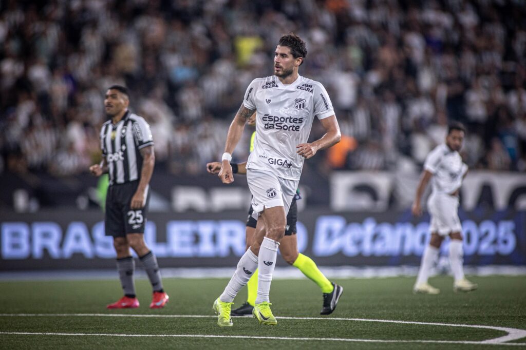Pedro Raul fez valer a "lei do ex" em dobro e marcou os dois gols do Ceará na partida