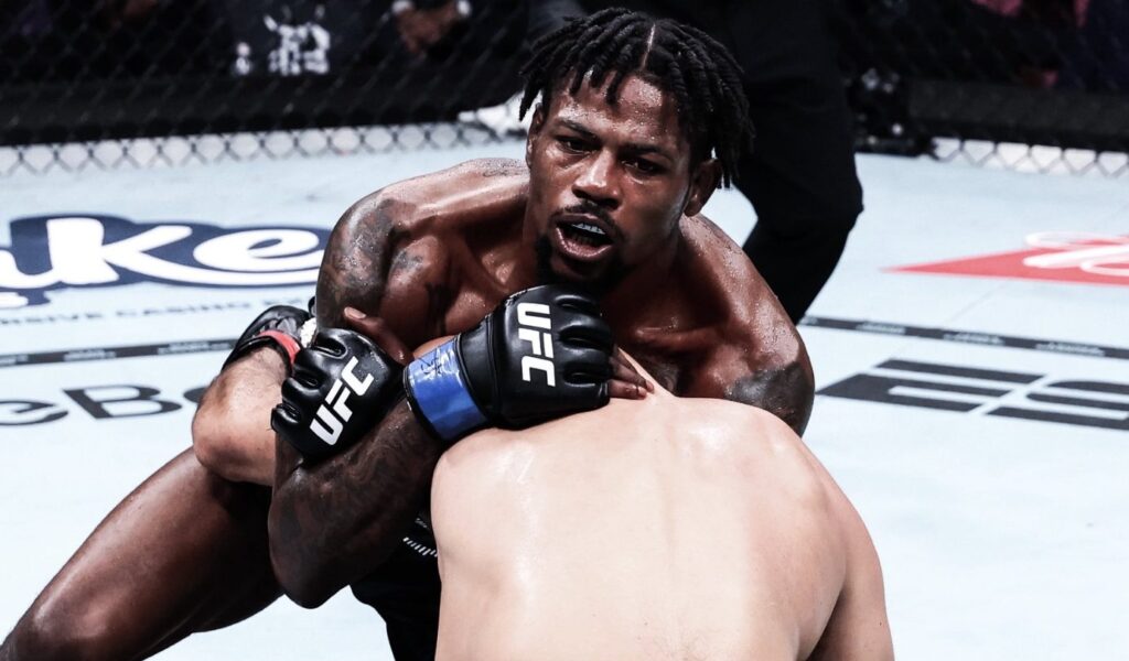 Kevin Holland finaliza Vicente Luque no UFC 316 