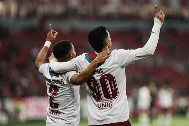 Samuel Xavier (assistente) e Serna (autor) protagonistas do primeiro tento do Fluminense da partida. Foto: Lucas Merçon/Fluminense F.C. — Divulgação.