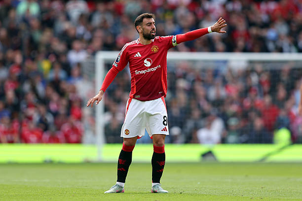 Na última rodada da Premier League, o Manchester United venceu o Aston Villa pelo placar de 2 a 0. Na partida, Bruno Fernandes contribuiu com uma assistência para o gol de Amad Diallo. Foto: Matt McNulty/Getty Images — Reprodução.