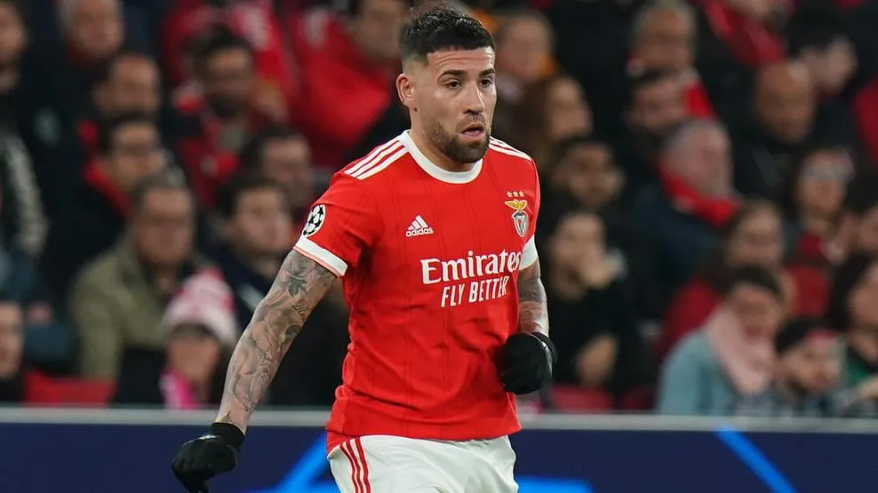 Otamendi - zagueiro argentino tem futuro indefinido