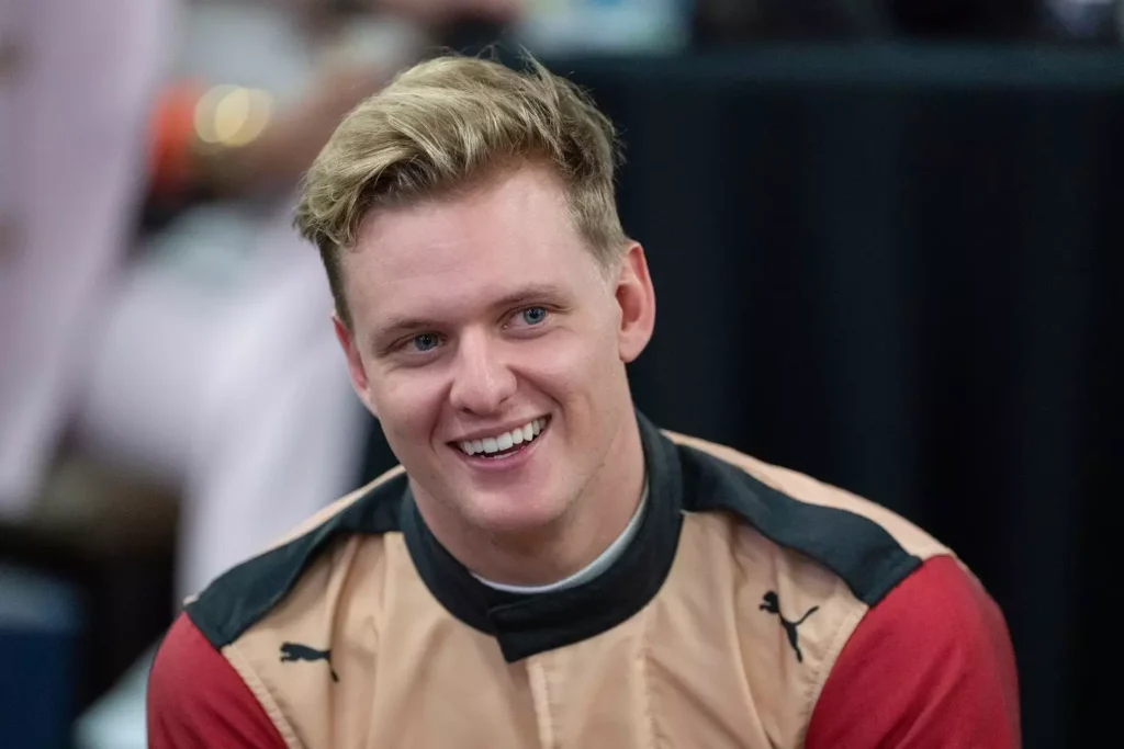 Mick Schumacher pode assumir a Cadillac