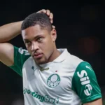 Sob desconfiança, Vitor Roque ainda busca afirmação no Palmeiras - Foto: Rafael Vieira/AGIF