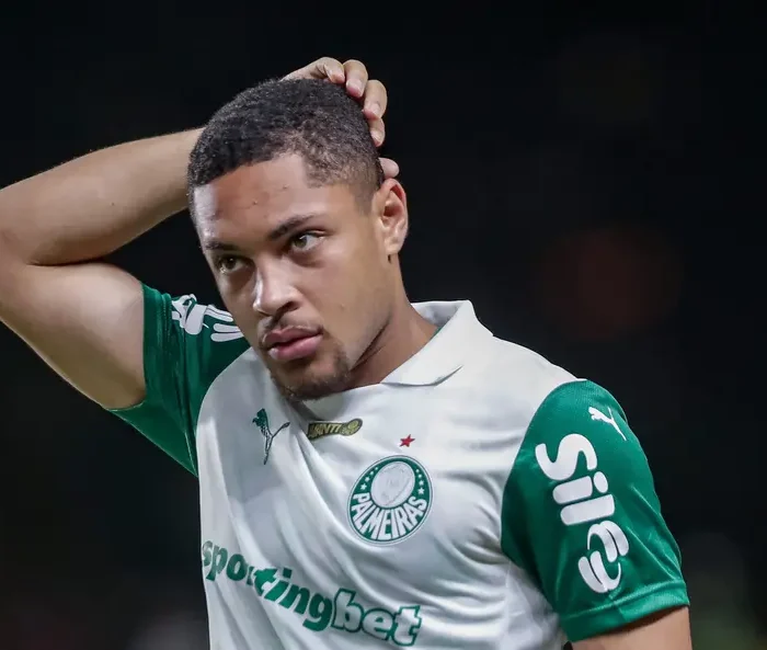 Sob desconfiança, Vitor Roque ainda busca afirmação no Palmeiras - Foto: Rafael Vieira/AGIF