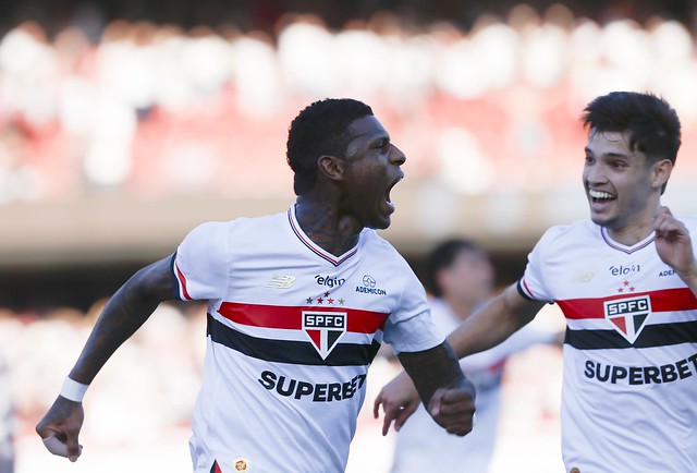 Robert Arboleda é conhecido por ser o principal homem do jogo aéreo do SP. Foto: Rubens Chiri/São Paulo FC — Reprodução.