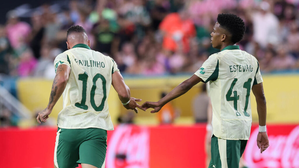 Paulinho e Estêvão no empate contra o Inter Miami por 2 a 2 na Copa do Mundo de Clubes.