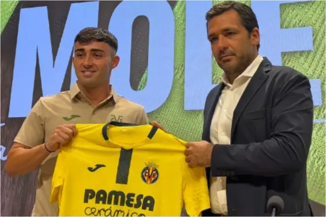 Apresentação oficial de Moleiro no Villarreal. Em entrevista concedida, o jogador declarou que está muito feliz e estar no CVF é um salto em sua carreira. Foto: Marca/Site oficial — divulgação.