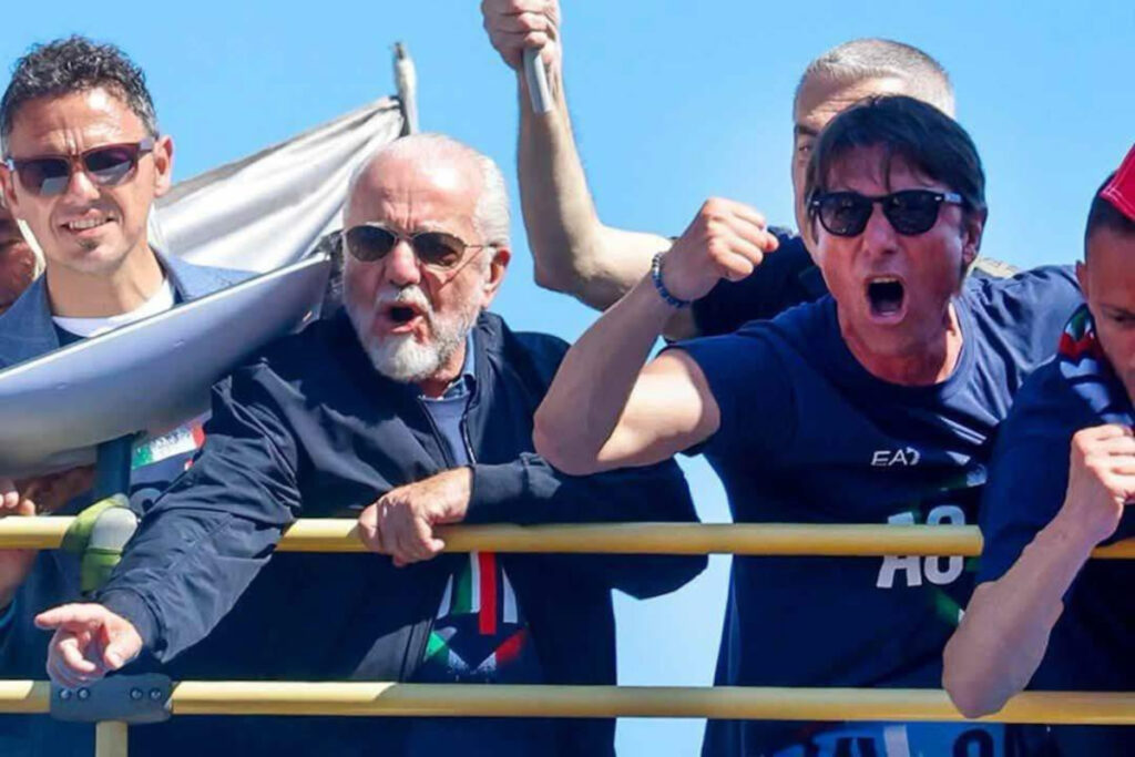 Aurelio De Laurentiis comemora título do Napoli na Série A do Campeonato Italiano ao lado de Antônio Conte, técnico do clube