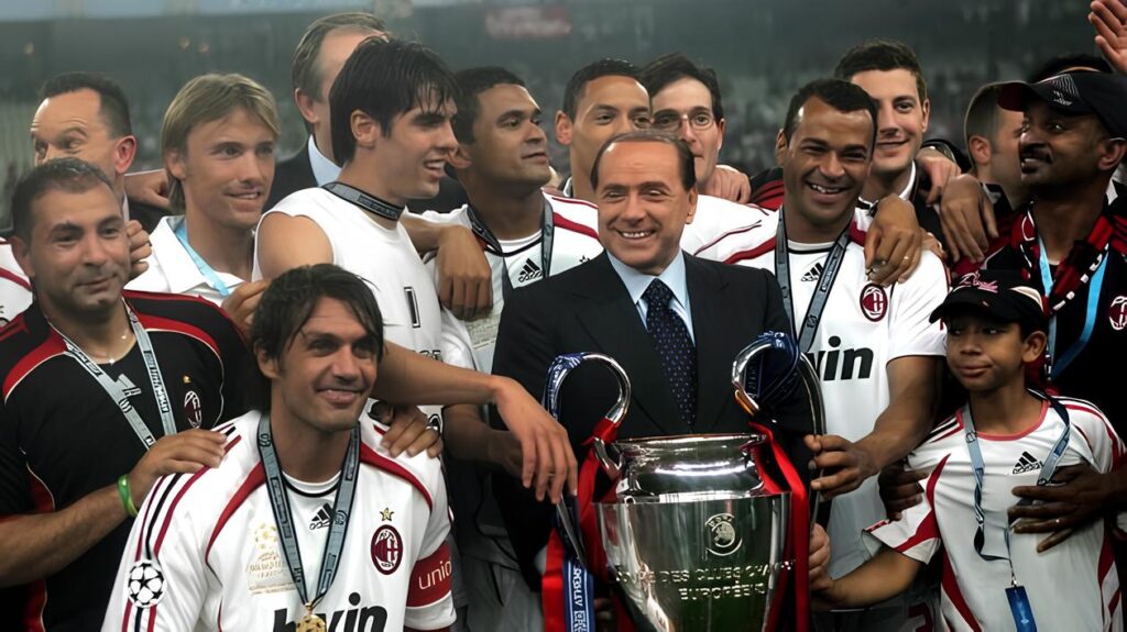 Silvio Berlusconi com estrelado elenco do Milan, campeão da UEFA Champions League 2006/2007