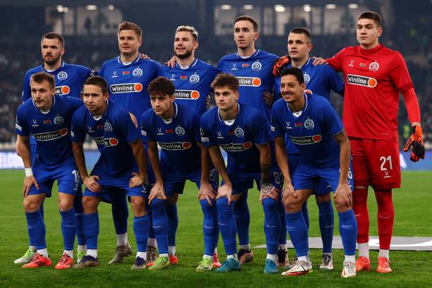 Foto oficial do Minsk no jogo contra o Panathinaikos, da Grécia, na Conference League 2024/2025. Foto: Dean Mouhtaropoulos//UEFA — Divulgação.
