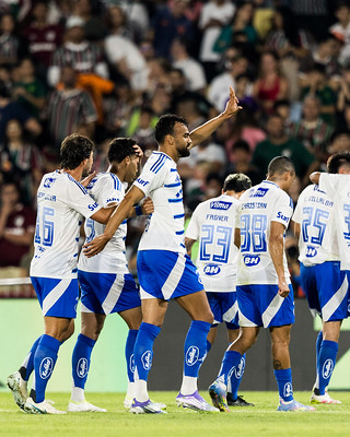 Ex-atleta do Flamengo, Fabrício Bruno faz seu primeiro gol com a camisa do Cruzeiro contra o Fluminense. Foto: Rodrigo Ferreira/Cruzeiro — Reprodução.