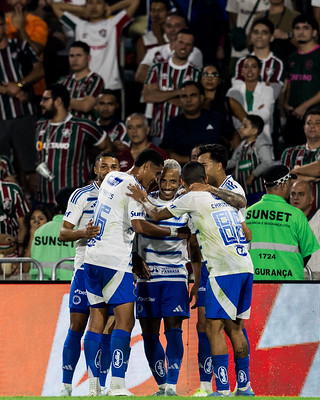 Time do Cruzeiro comemora o segundo gol, marcado por Kaio Jorge na assistência de Matheus Pereira. Foto: Rodrigo Ferreira/Cruzeiro — Reprodução.