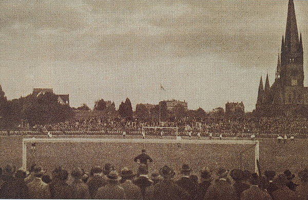 Foto do campo de futebol no território de Rothenbaum, em 1910. Local foi a casa do Hamburgo até o ano de 1963. Foto: HSV Archives/Hamburger Sports-Verrein — Reprodução.
