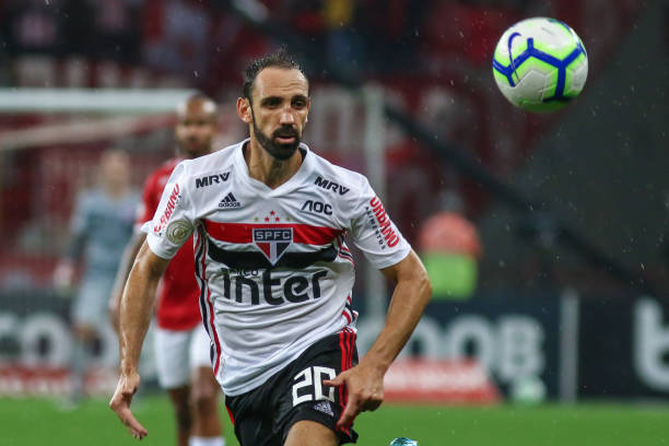 Antes da última rodada do Brasileirão 2020, contra o Flamengo, Juanfran pediu para não ser relacionado e se despediu do São Paulo dias depois. Foto: Lucas Uebel/Getty Images — Reprodução.