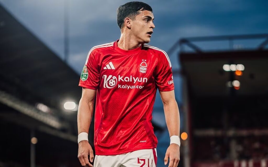 Atacante paraguaio do Nottingham Forest pode reforçar o Palmeiras na sequência da temporada
