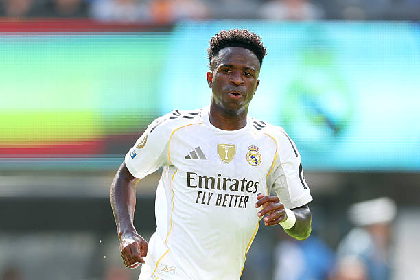 Vinicius Júnior é um dos jogadores favoritos de Carlo Ancelotti. Com uma relação muito próxima desde que trabalhou no Real Madrid, o camisa 7 é uma presença inquestionável em La Liga nas últimas convocações. Foto: Michael Regan/FIFA — Reprodução.