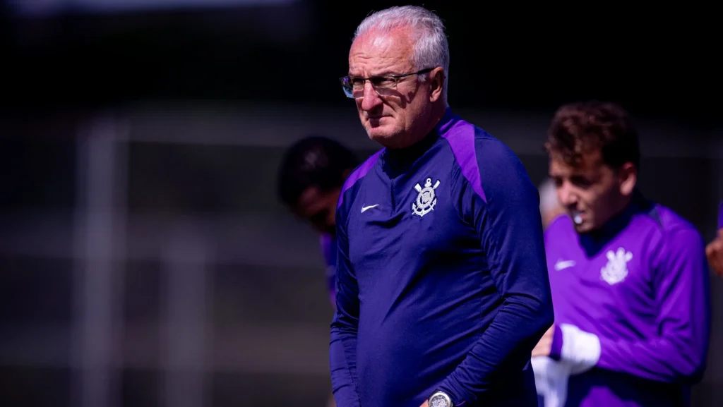 Dorival Júnior vive momento irregular no Corinthians