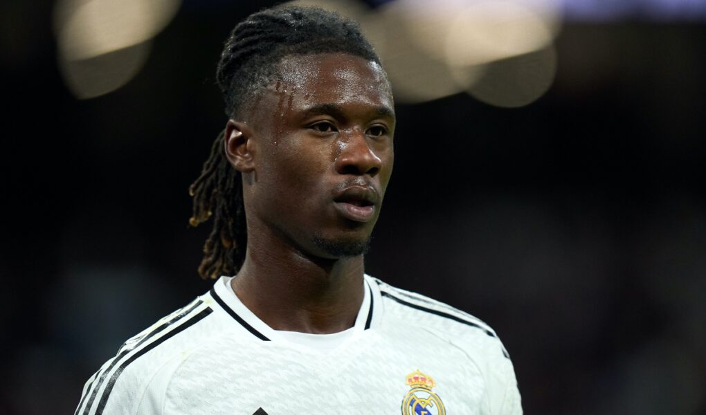 Eduardo Camavinga, meia do Real Madrid, ainda não foi utilizado por Xabi Alonso desde a chegada do espanhol no comando dos Merengues