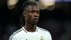 Eduardo Camavinga, meia do Real Madrid, ainda não foi utilizado por Xabi Alonso desde a chegada do espanhol no comando dos Merengues