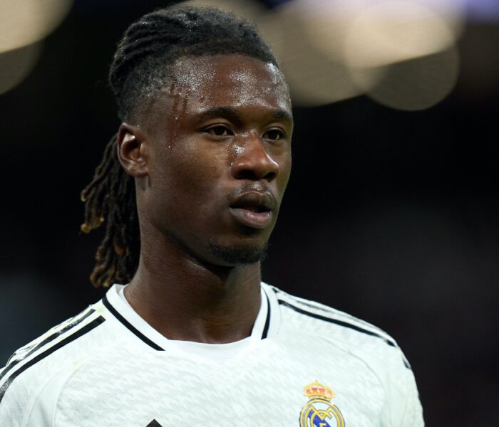 Eduardo Camavinga, meia do Real Madrid, ainda não foi utilizado por Xabi Alonso desde a chegada do espanhol no comando dos Merengues