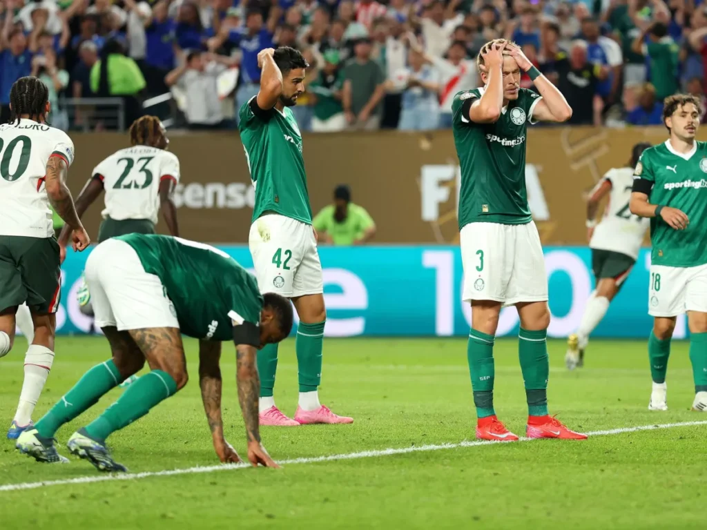 Jogadores do Palmeiras lamentam segundo gol do Chelsea 