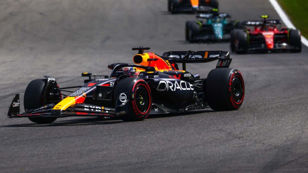 Max Verstappen vence em Spa-Francorchamps no fim de semana das gravações de "F1: The Movie"