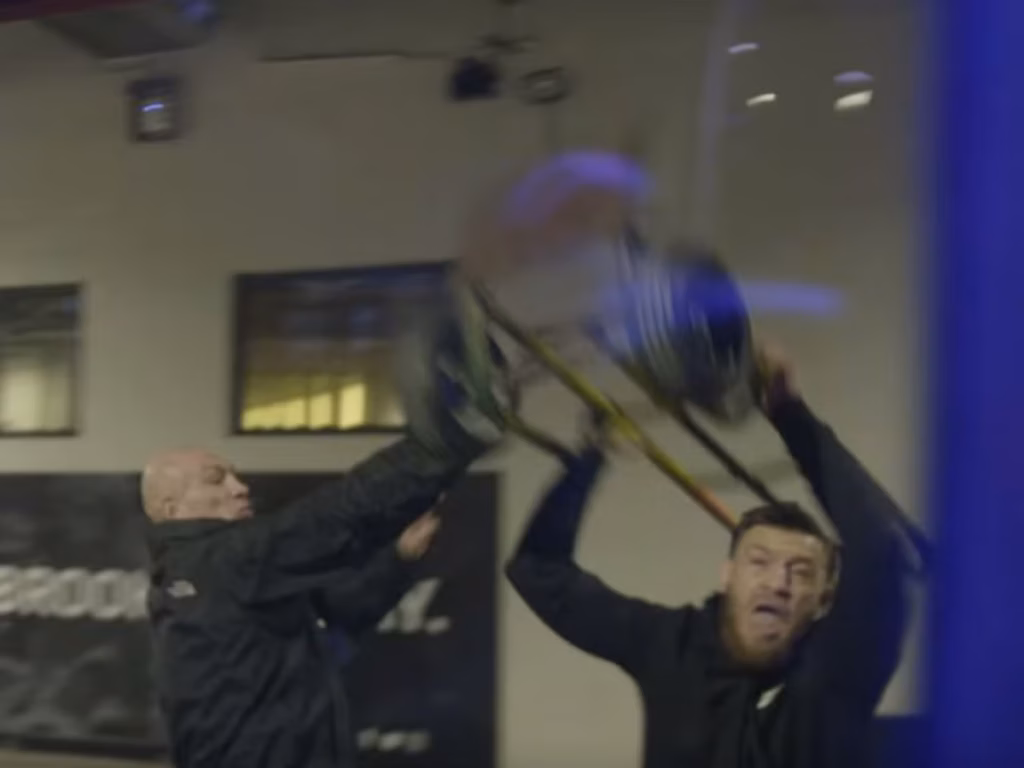 Conor McGregor atacou ônibus onde estava a equipe de Khabib Nurmagomedov 