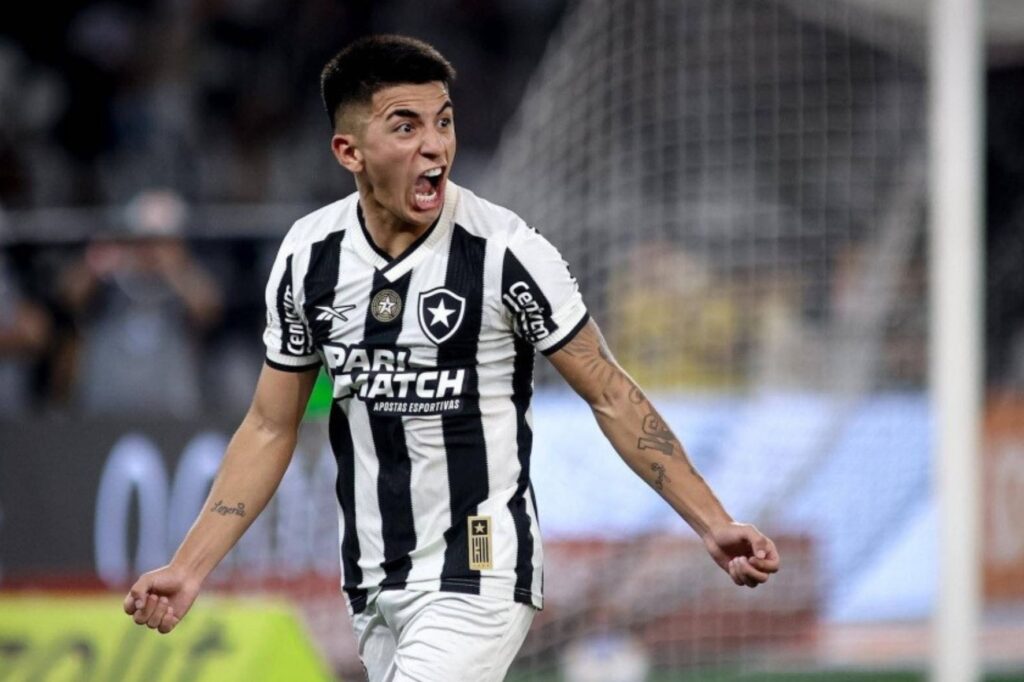 Thiago Almada em ação pelo Botafogo 