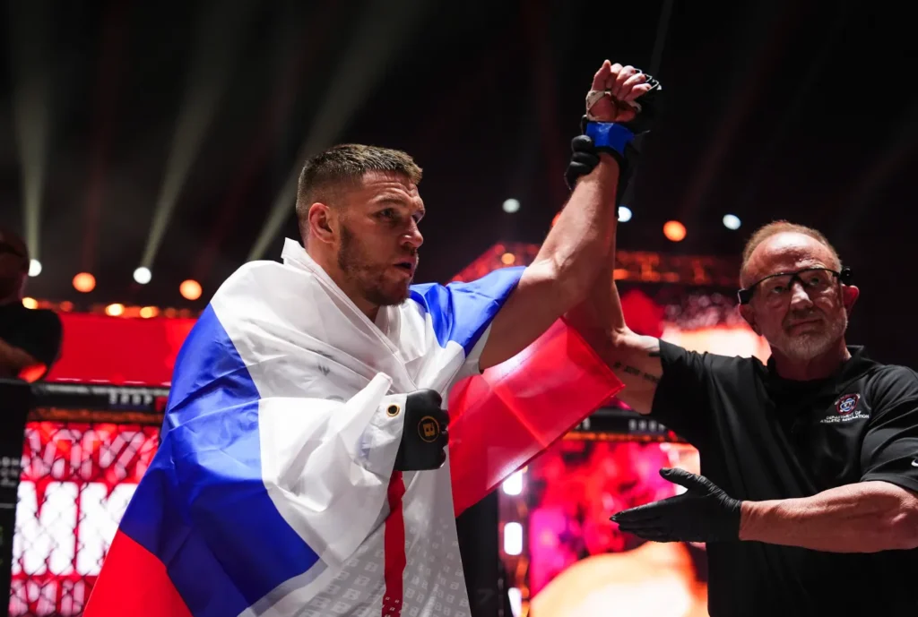 Vadim Nemkov derrotou Tim Johnson por finalização no primeiro round em seu último combate