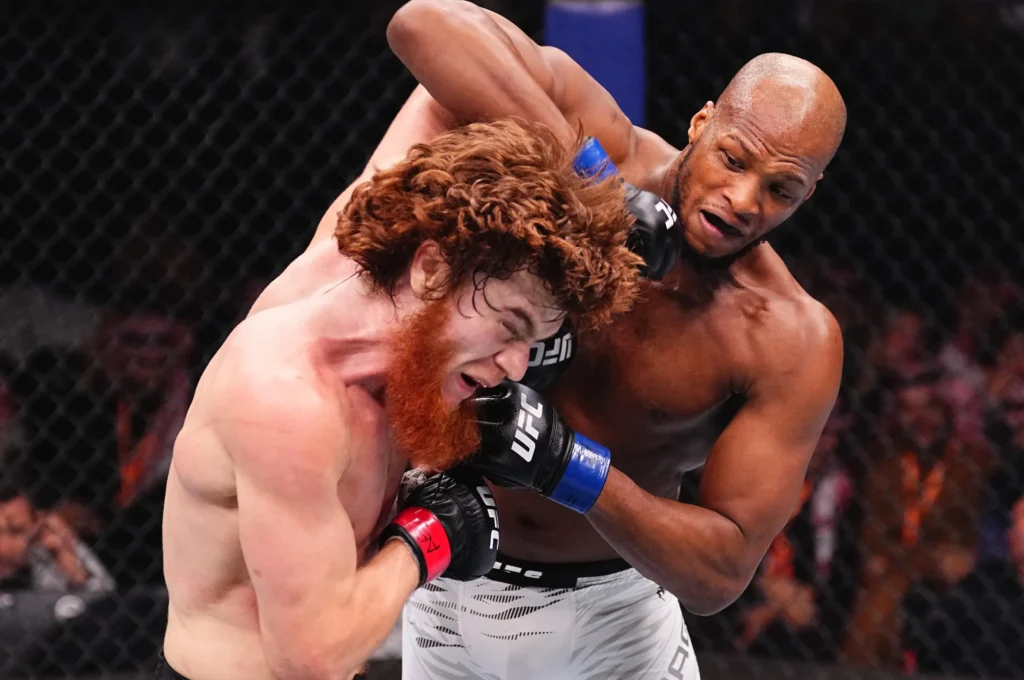 Michael Page venceu Shara Magomedov na estreia no peso-médio