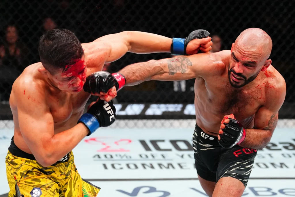 Rob Font machucou bastante Jean Matsumoto na vitória contra o brasileiro 