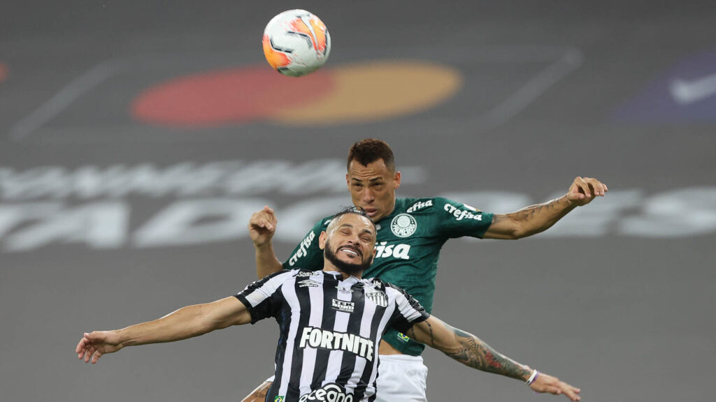 Breno Lopes marca o gol do título do Palmeiras diante do Santos na final da Libertadores de 2020