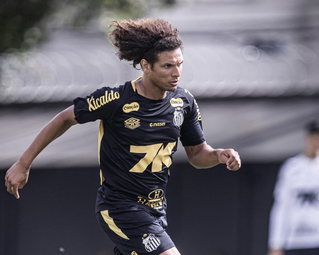 Willian Arão pode ser uma peça fundamental no esquema de Vojvoda no Santos