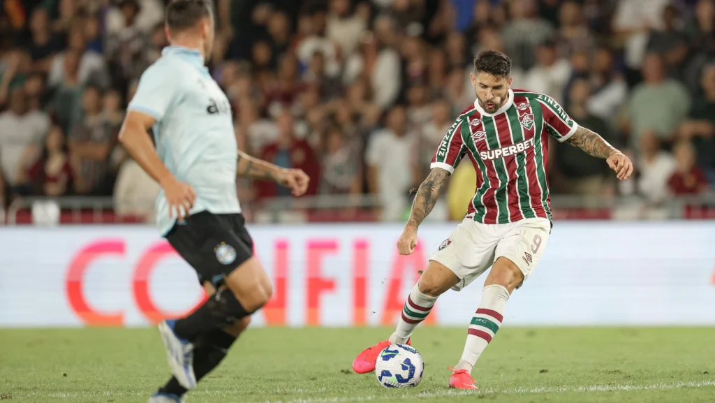 Everaldo vive fase goleadora no Fluminense 